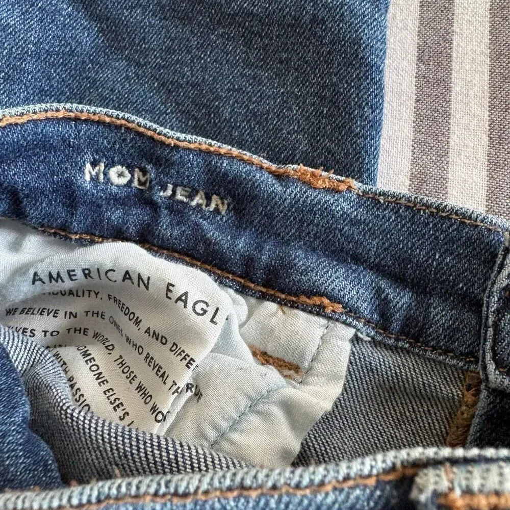 American Eagle Button Fly Mom Jeans Size 0